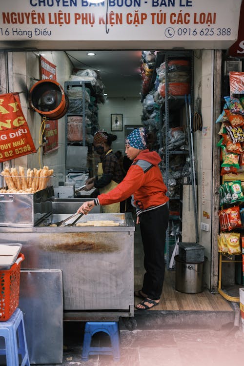 Kostnadsfri bild av gatuförsäljare, gatumat, kvinna