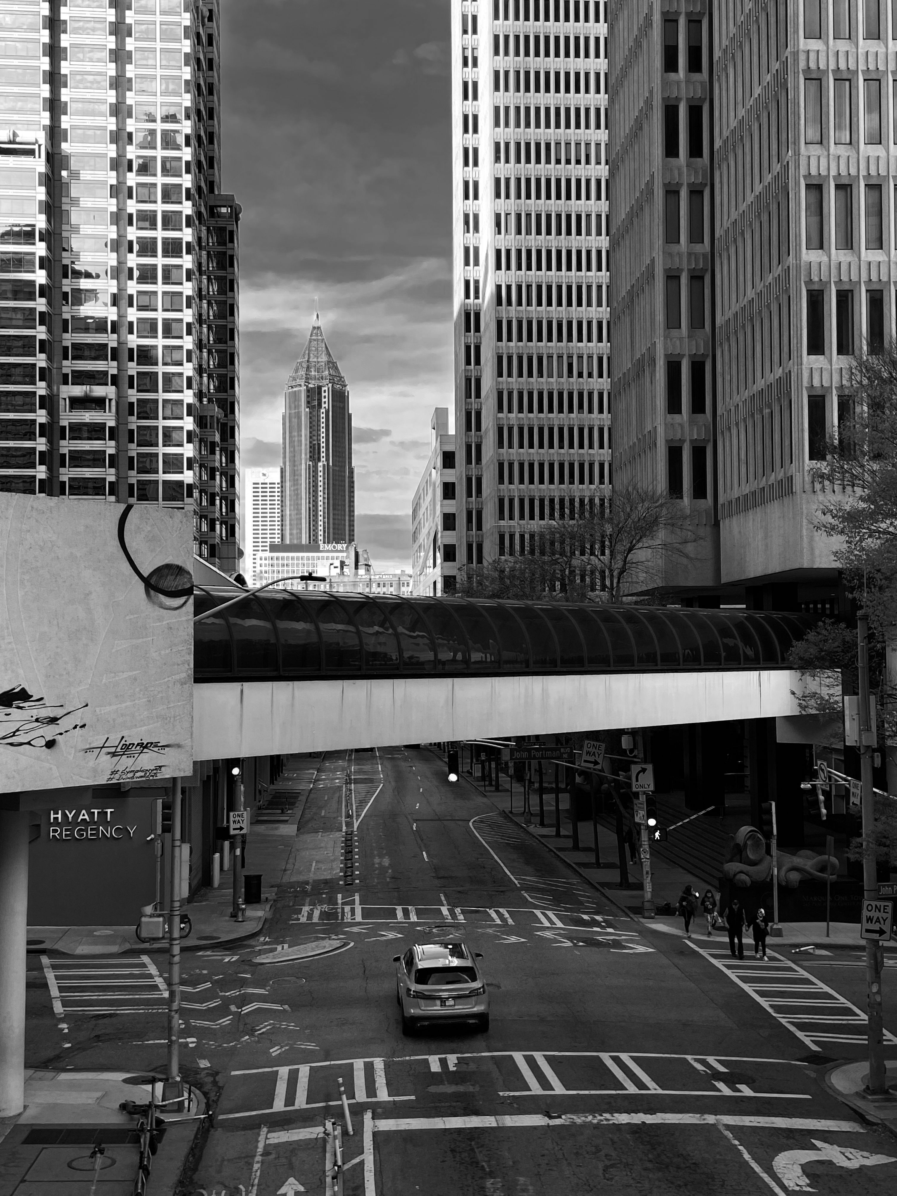 Street in Chicago in Black and White · Free Stock Photo