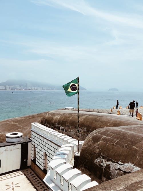 Ilmainen kuvapankkikuva tunnisteilla brasilian lippu, bunkkeri, ihmiset