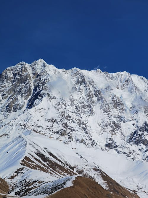 Kostenloses Stock Foto zu abenteuer, blauer himmel, felsiger berg