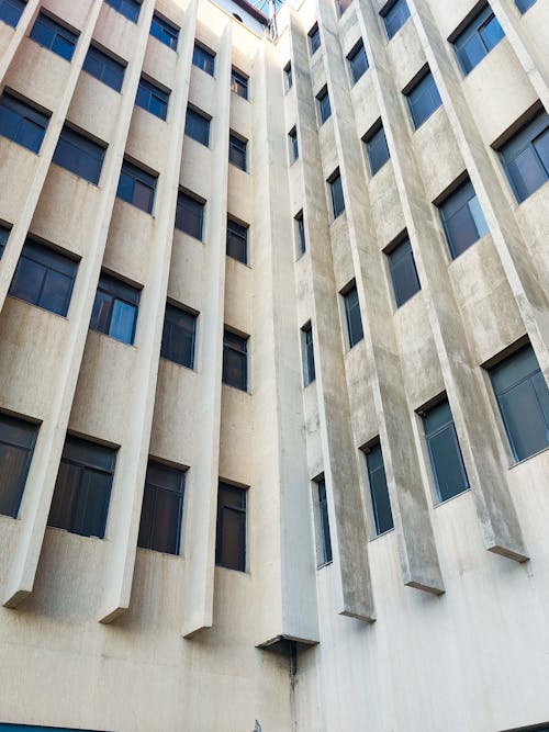 beton, camlar, dikey atış içeren Ücretsiz stok fotoğraf