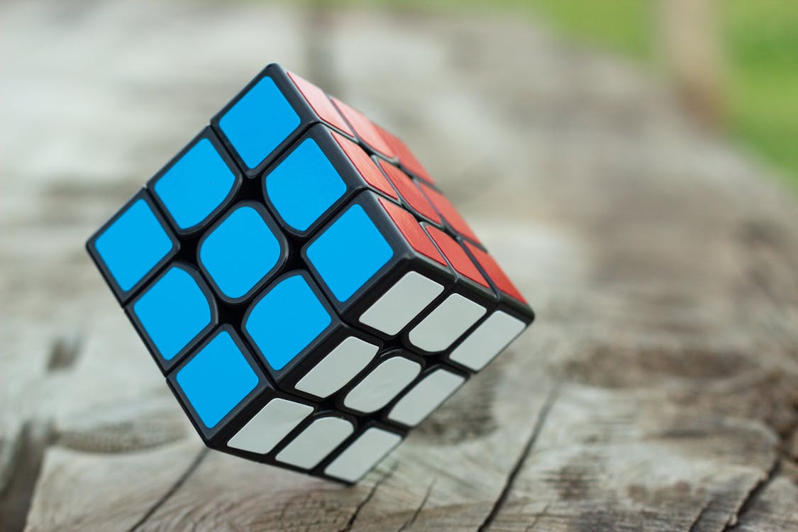 Free 3 by 3 Rubik's Cube Selective Focus Photography Stock Photo