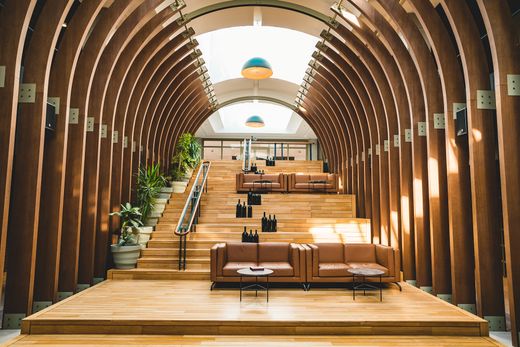 Timber-ribbed lounge with tan leather benches. Photo: Kadir Avşar on Pexels