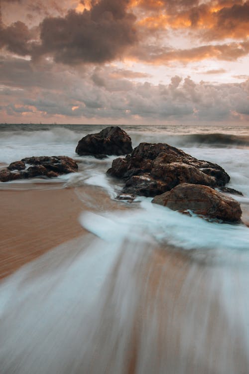 dalgalar, deniz, dikey atış içeren Ücretsiz stok fotoğraf