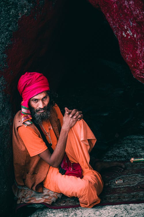 Бесплатное стоковое фото с Борода, вертикальный выстрел, медитация
