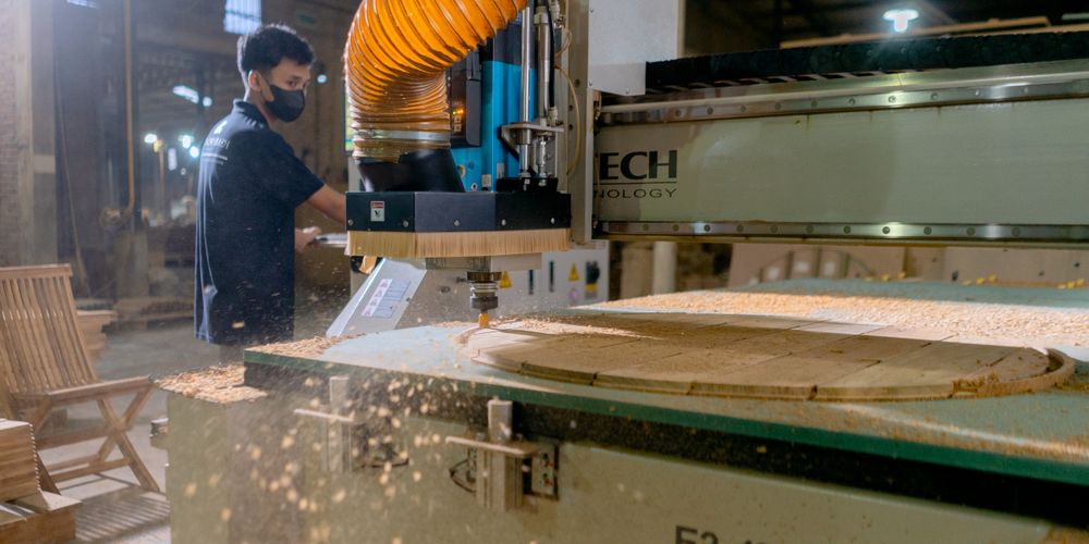 Máy CNC Gỗ Công Nghiệp: Ưu Điểm Và Ứng Dụng Chính