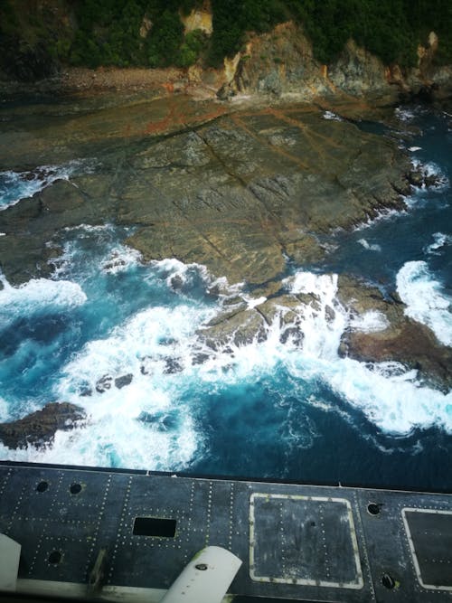 Foto profissional grátis de corroído, esmagamento, mar