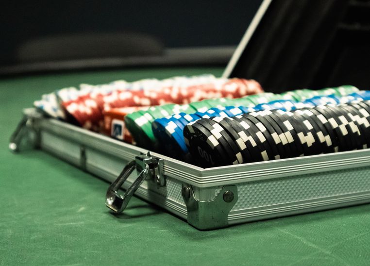 Online Casino: Spielautomaten und Live-Spiele im Überblick