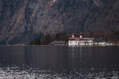 Darmowe zdjęcie z galerii z budynek, jezioro, konigssee