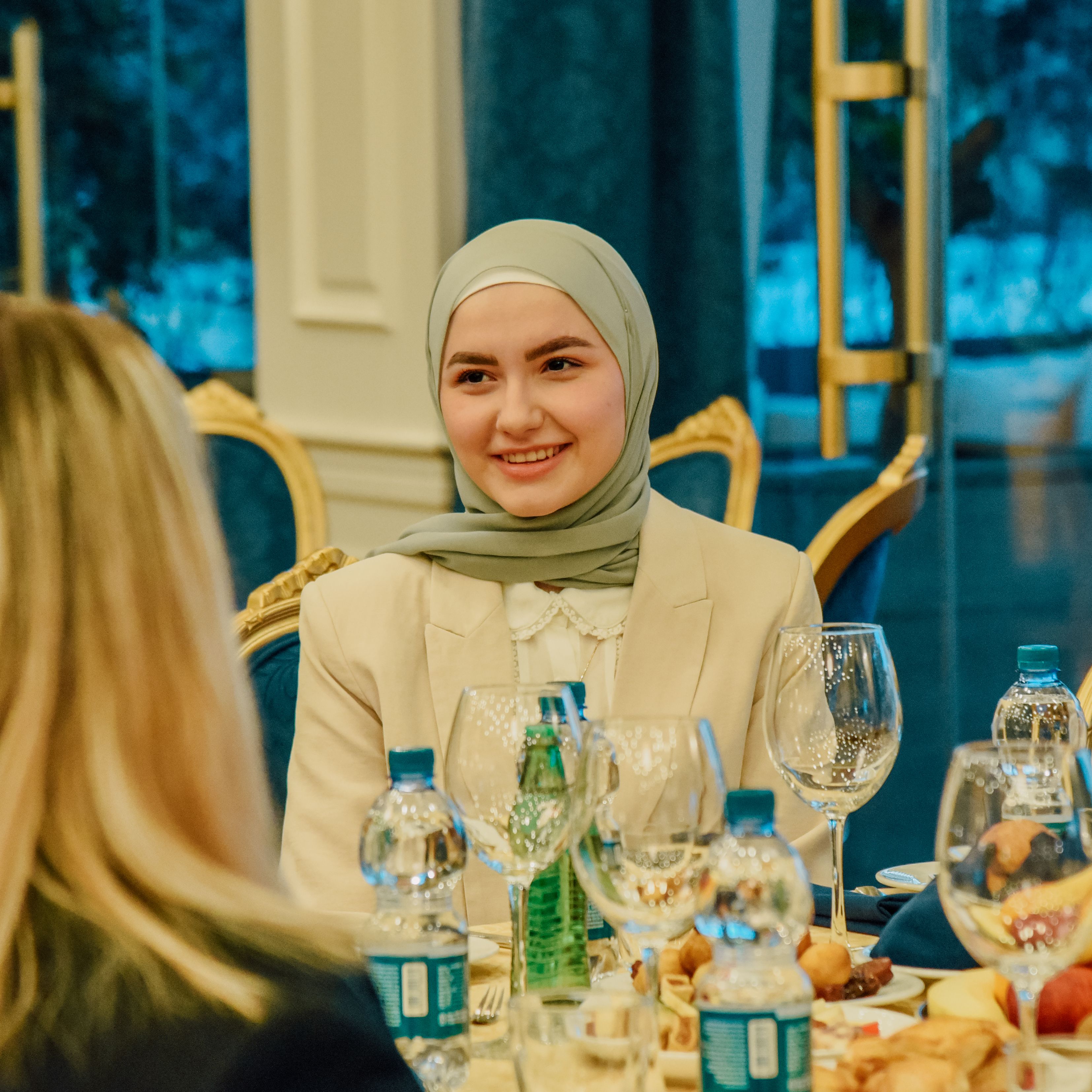 Ücretsiz #kapalı, akşam yemeği, Arkadaşlar içeren Ücretsiz stok fotoğraf Stok Fotoğraflar