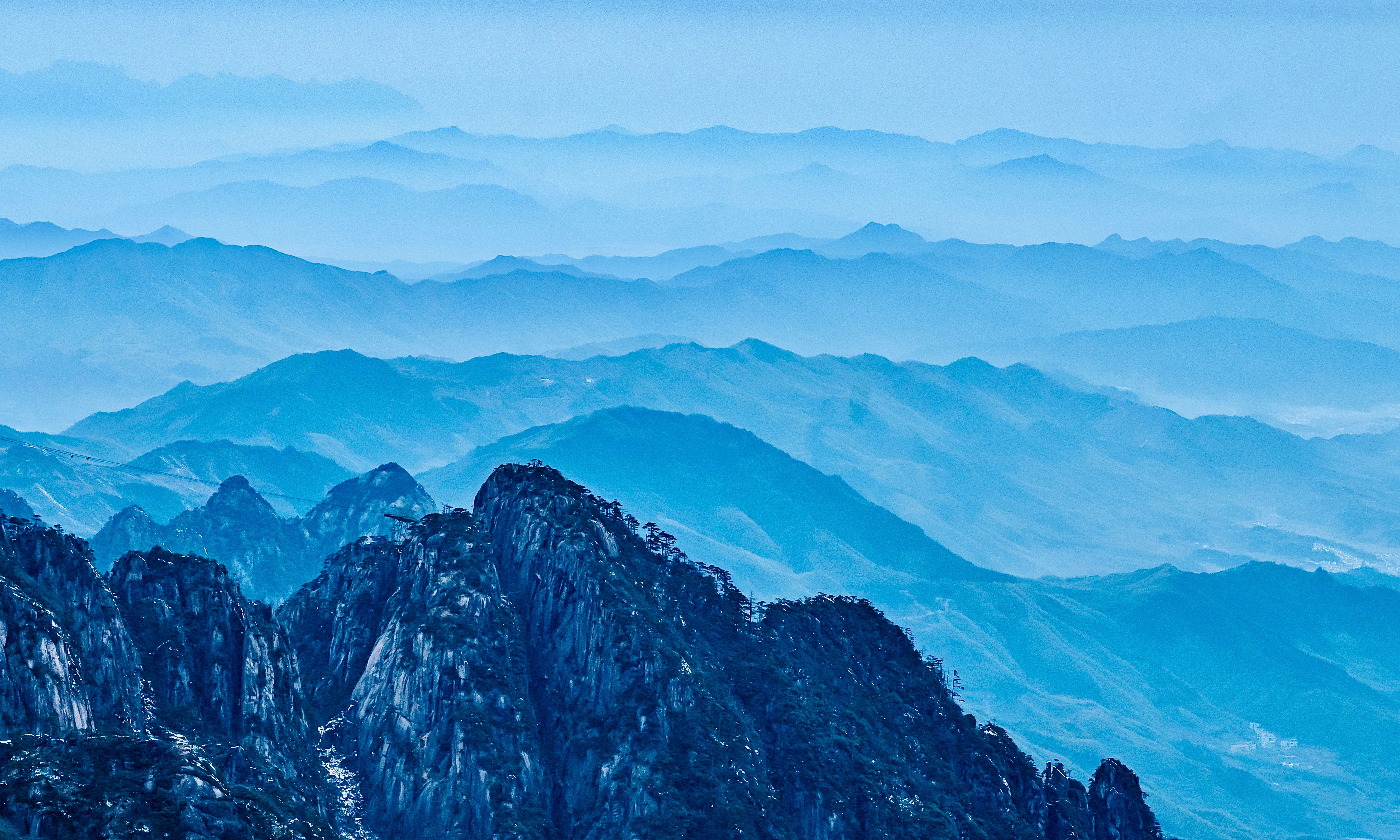 Tiger Leaping Gorge Hiking Guide 2026: Yunnan's Classic Multi-Day Trek