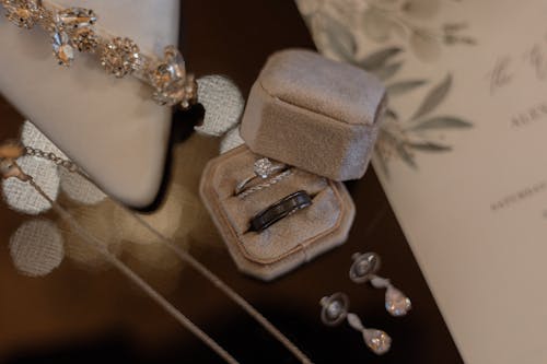 무료 결혼 사진, 다이아몬드 반지, 실내의 무료 스톡 사진