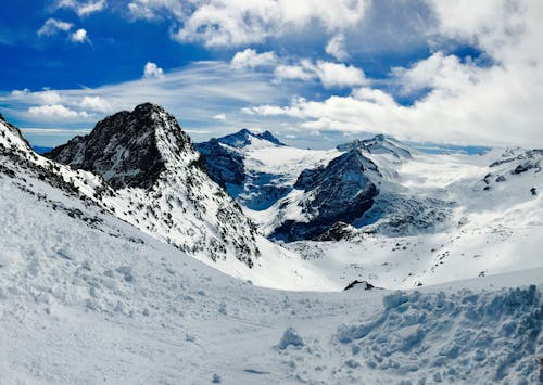 бесплатная Бесплатное стоковое фото с горный хребет, горы, долина Стоковое фото