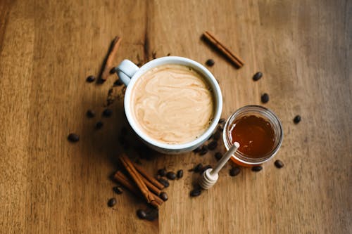 Ilmainen kuvapankkikuva tunnisteilla cappuccino, flatlay, hunaja
