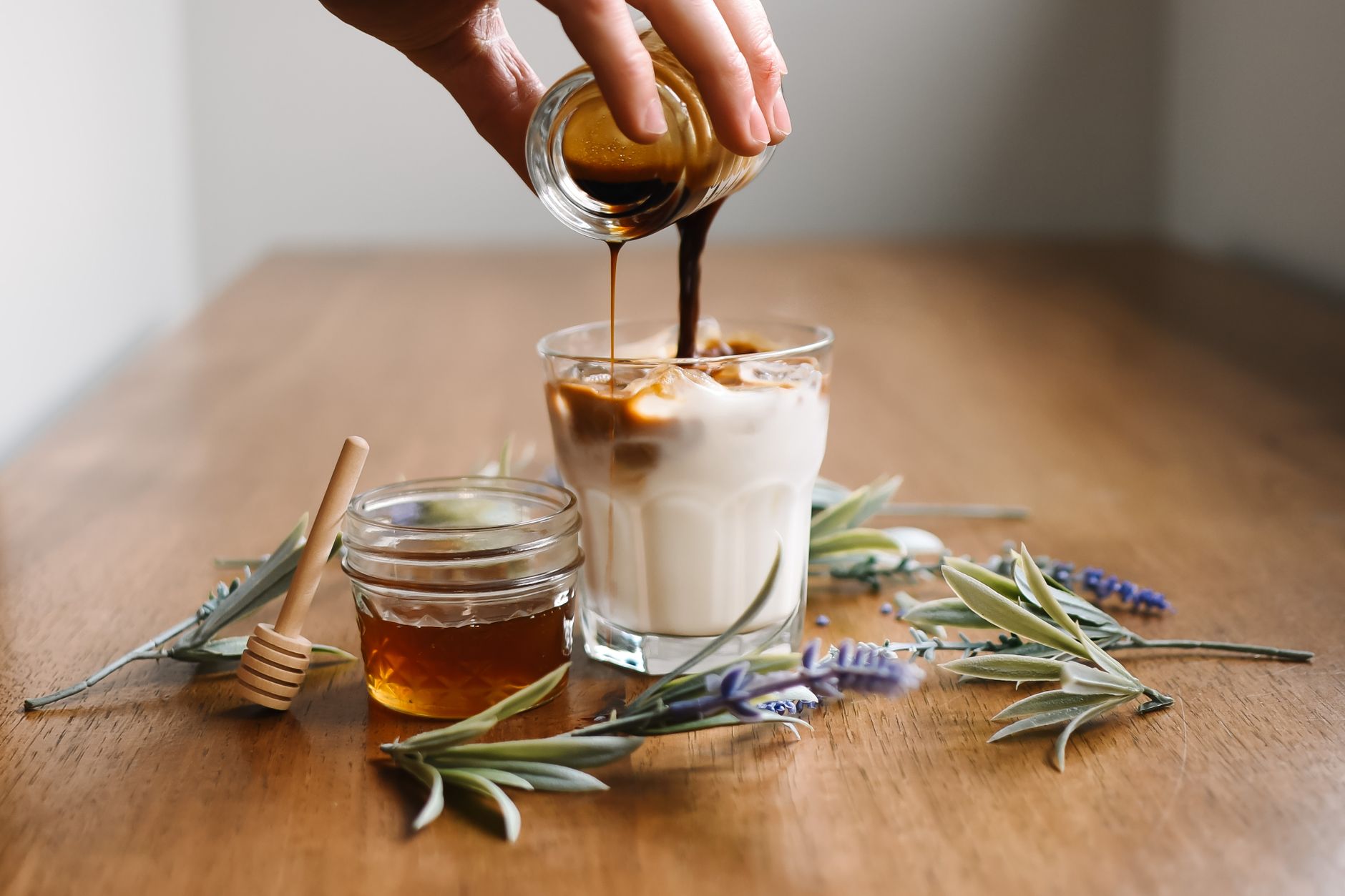Lavender Seasonal Menus Drive High Traffic and Social Media Virality Across Quick Service Coffee Sector