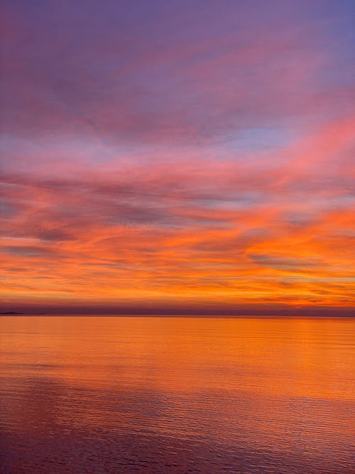 Kostenloses Stock Foto zu gelben himmel, meer, natur