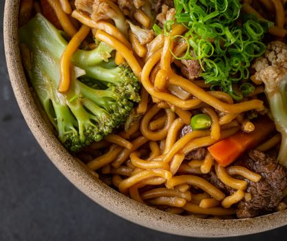 Chow Mein Noodles with Vegetables and Meat 
