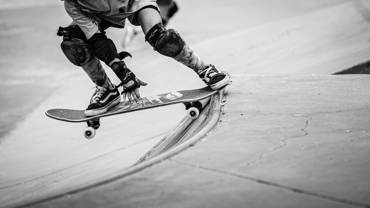 Urban Skateboarder Stock Photo - Download Image Now - Skateboard Park,  Skateboarding, Sports Ramp - iStock