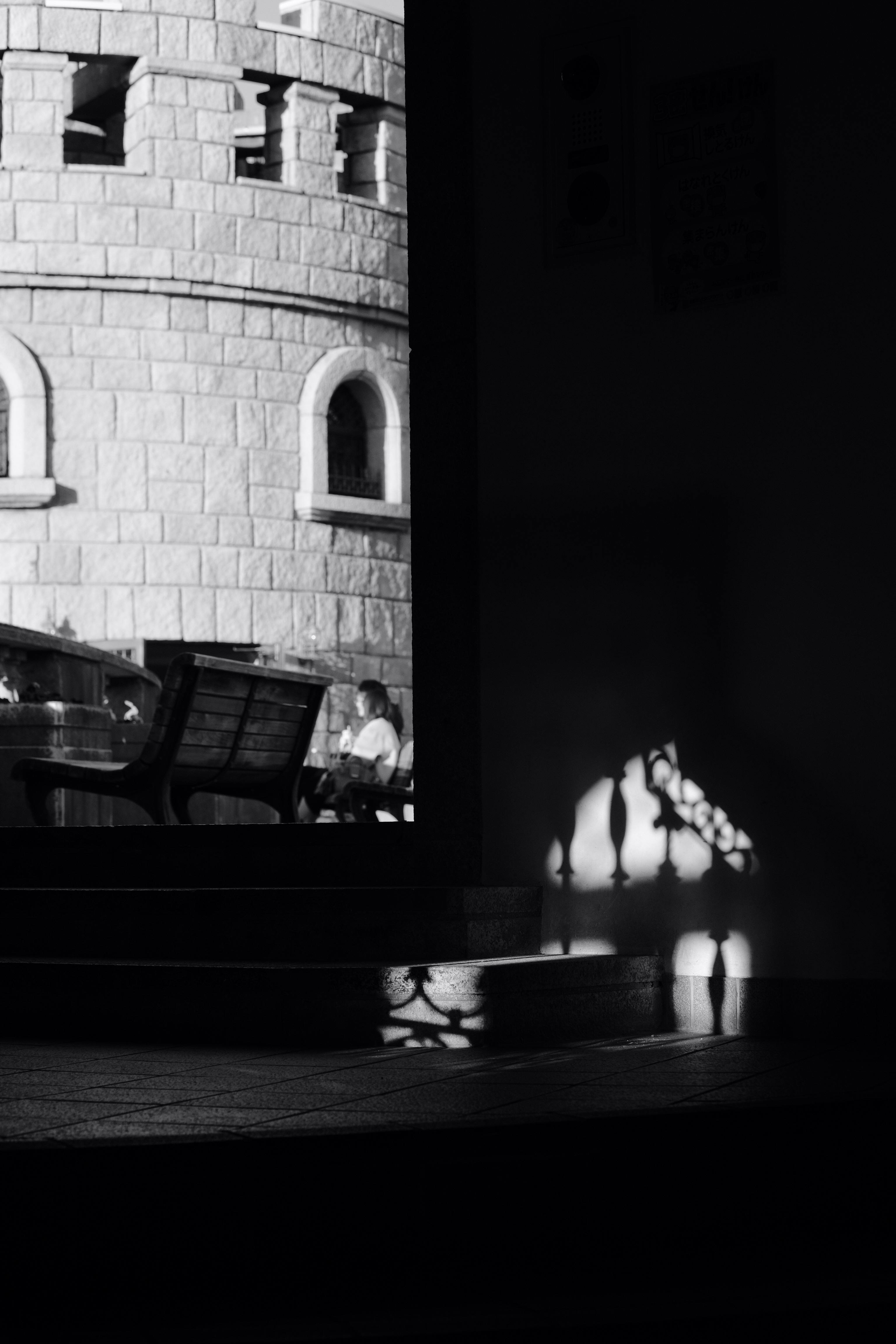 Ücretsiz açık oturma, Ahşap bank, artistik içeren Ücretsiz stok fotoğraf Stok Fotoğraflar