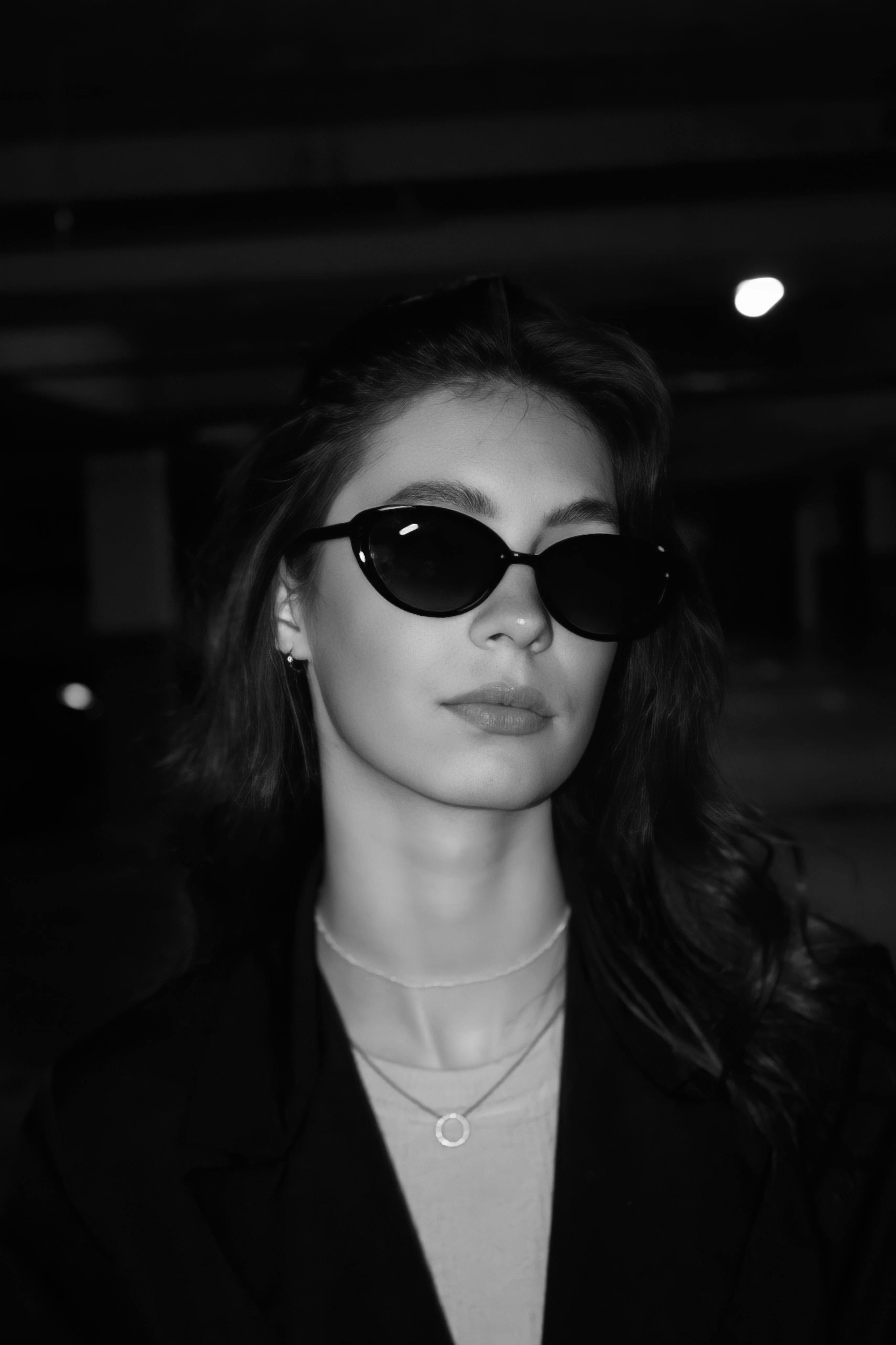 sunglasses-in-black-and-white-free-stock-photo