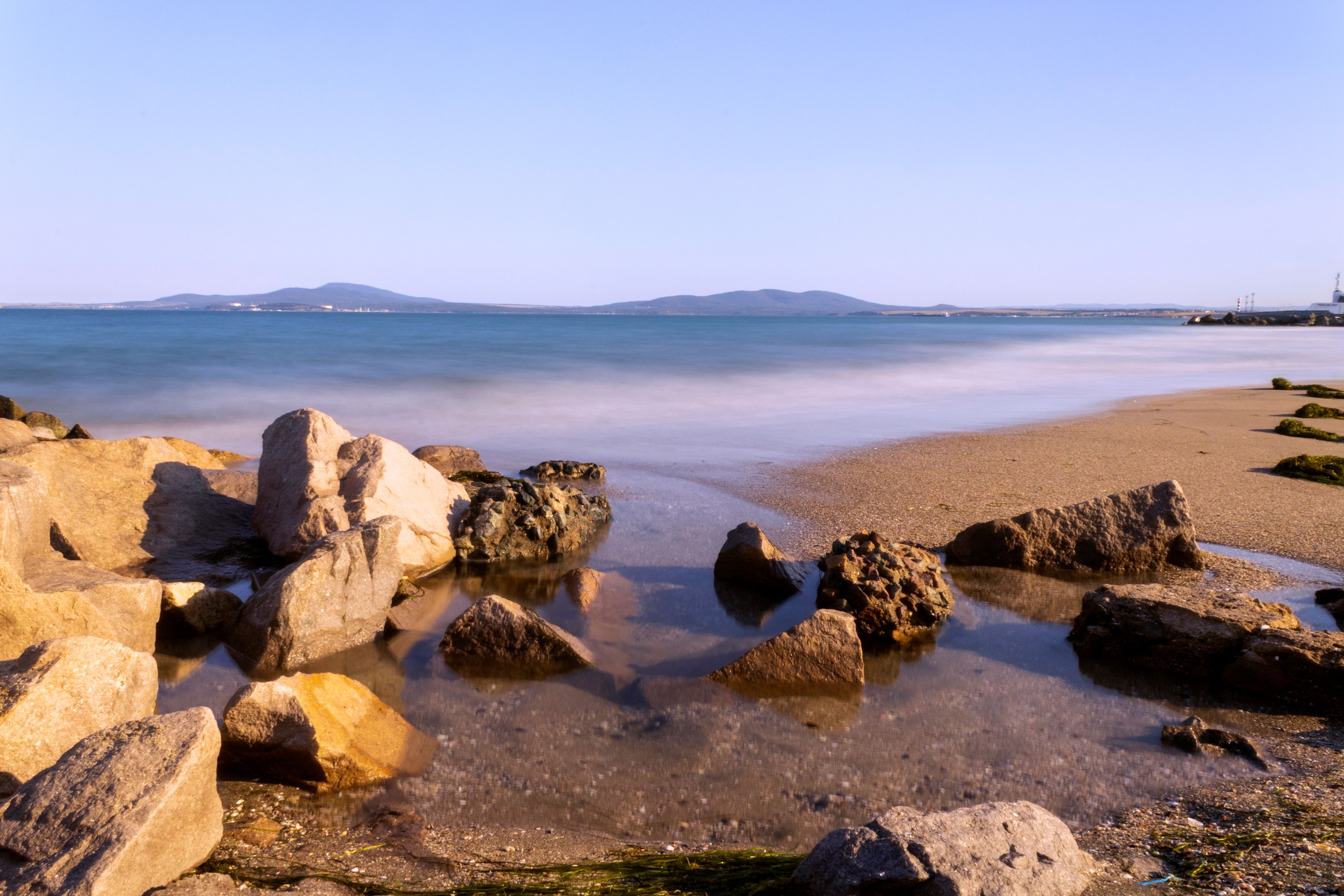 Brown Rocks on the Beach · Free Stock Photo
