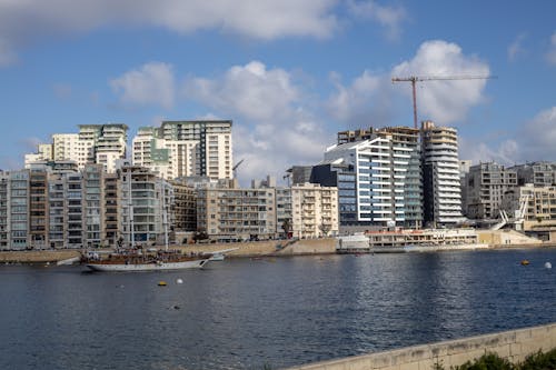 Gratis stockfoto met appartement, blauwe lucht, gebouwen