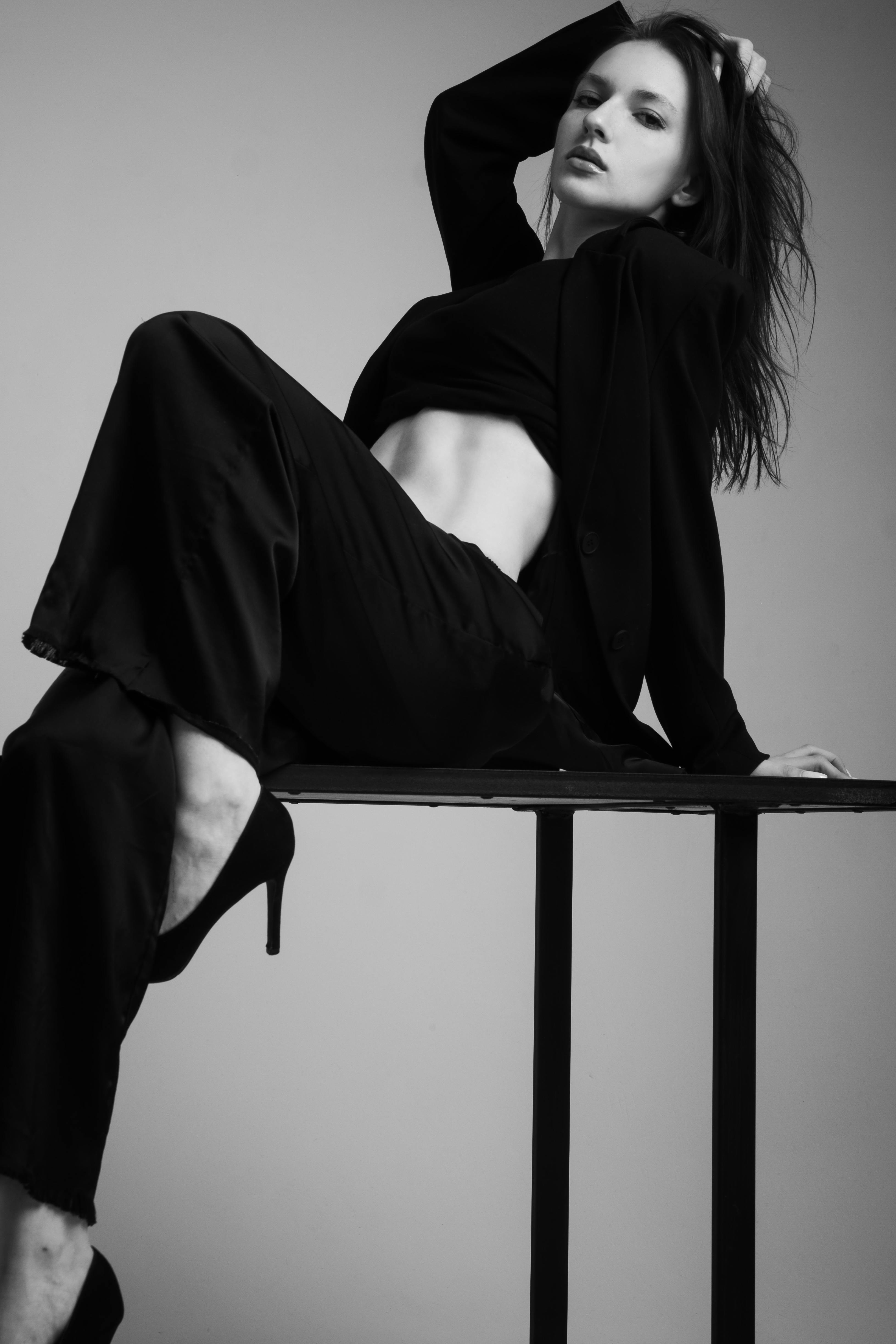 Woman Posing on Table in Black and White · Free Stock Photo