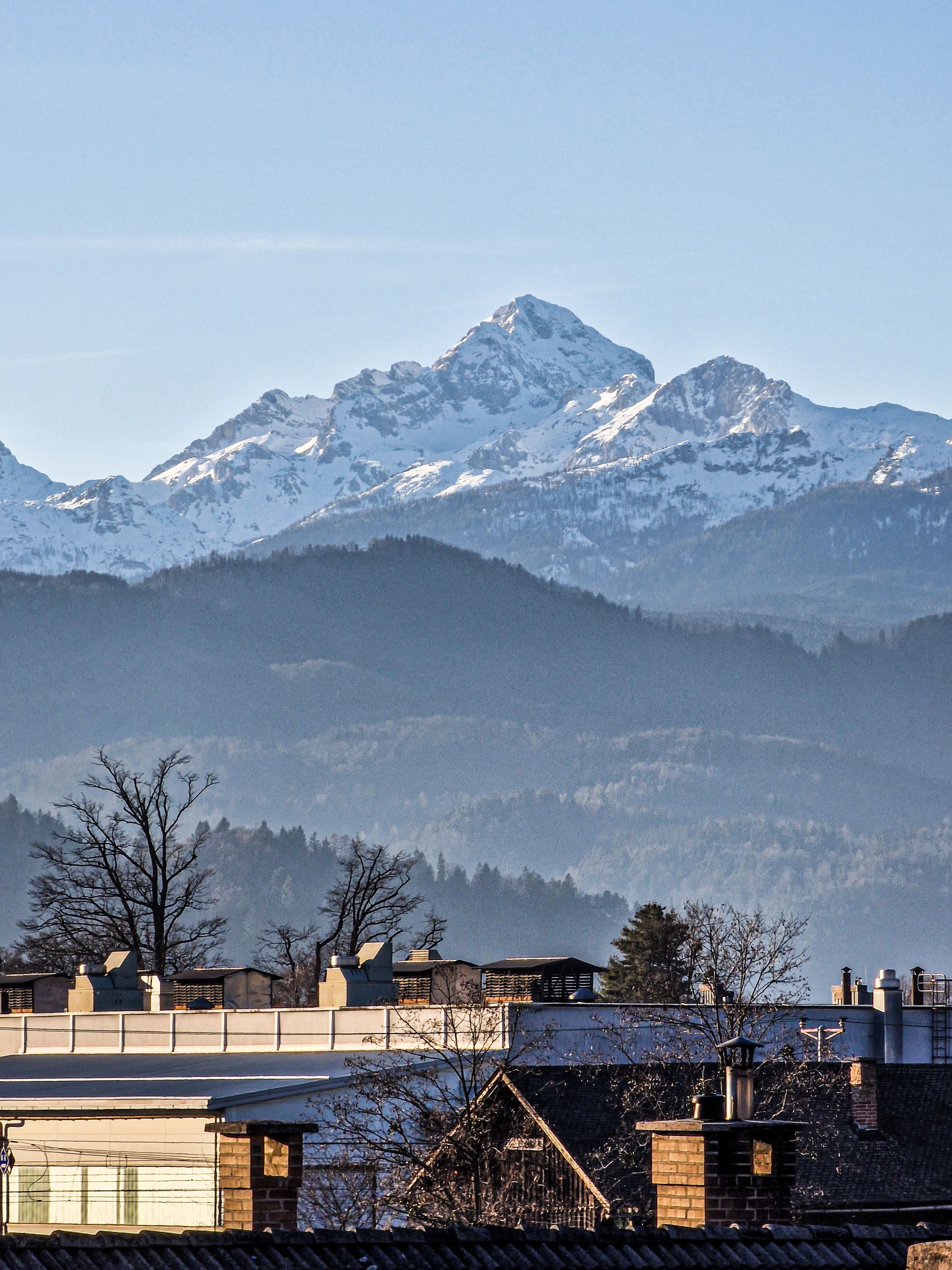 Snow Covered Mountains near the Houses · Free Stock Photo
