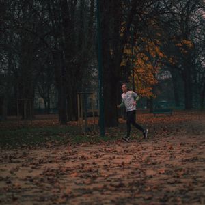 Runner jogging through a park in autumn — photo by Valentin Angel Fernandez on Pexels