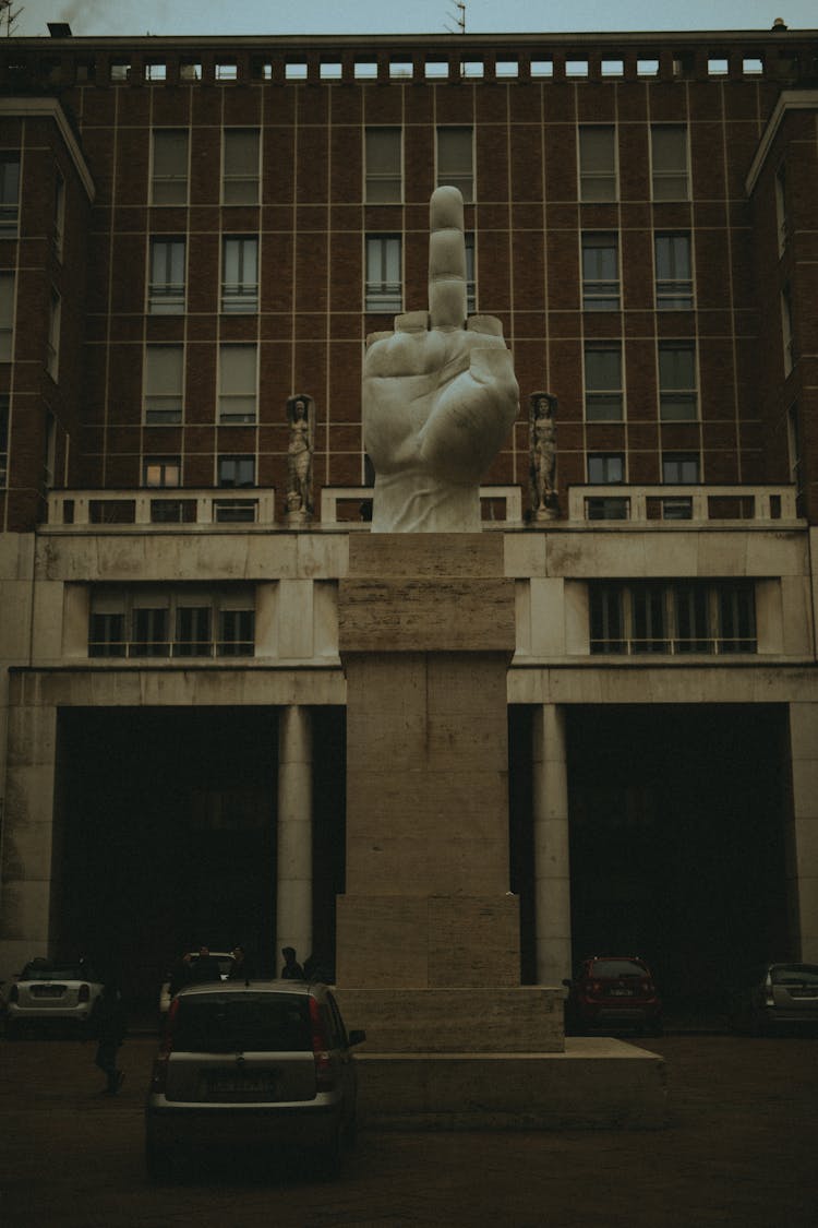  L.O.V.E. Sculpture In Milan