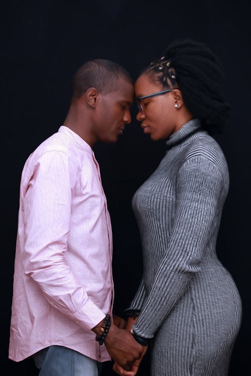 Ingyenes stockfotó afro-amerikai házaspár, arckép, becsukott szemek témában