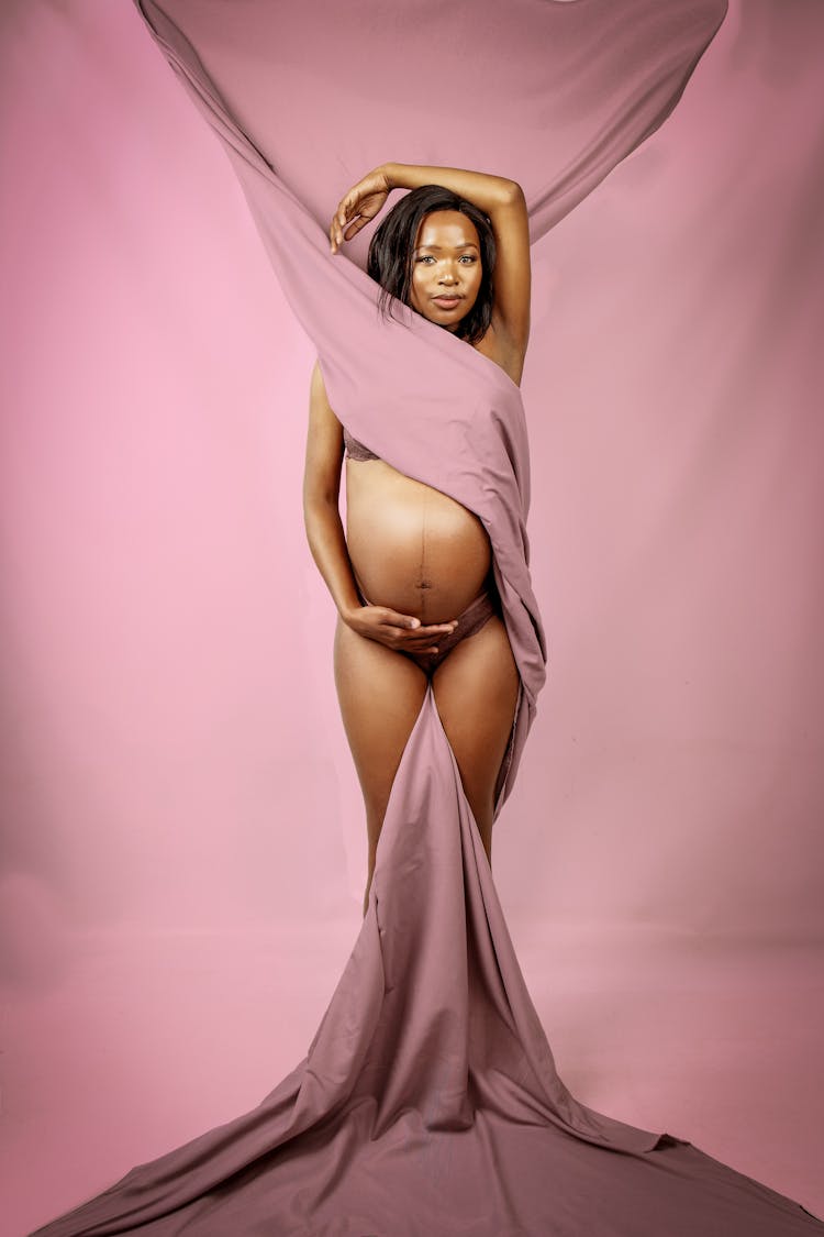 Naked Pregnant Woman 