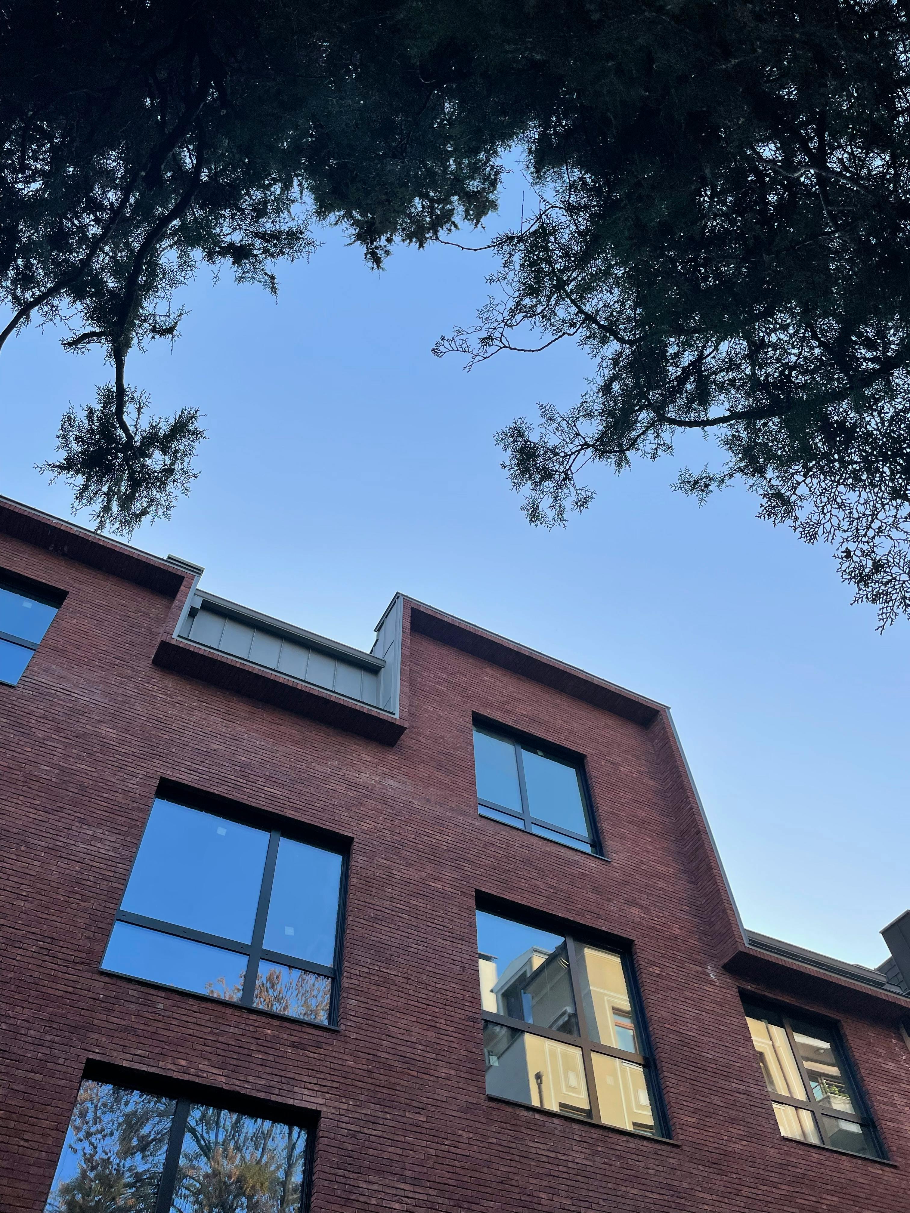 Red Brick Urban Building · Free Stock Photo