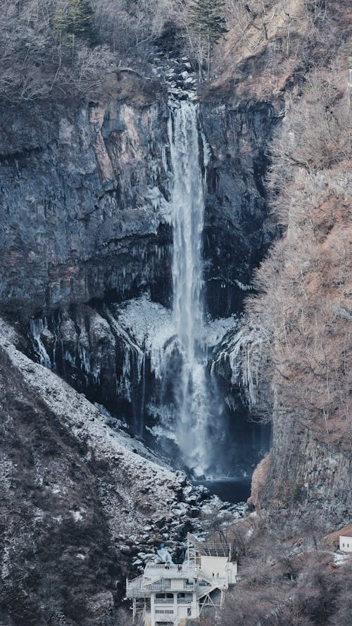 Безкоштовне стокове фото на тему «вертикальні постріл, водоспад Кегон, гора»