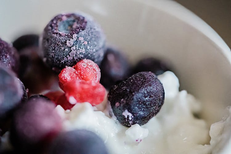 Frozen Yogurt With Berries