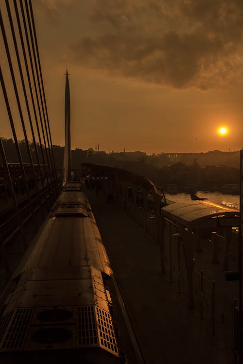 Ingyenes stockfotó a napnyugta, aranykürt metró híd, aranyóra témában