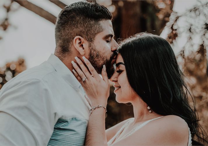 Online dating: starting a conversation on a niche platform