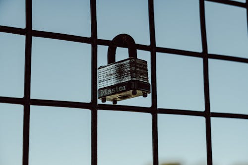 Foto profissional grátis de cadeado, cerca, fechadura