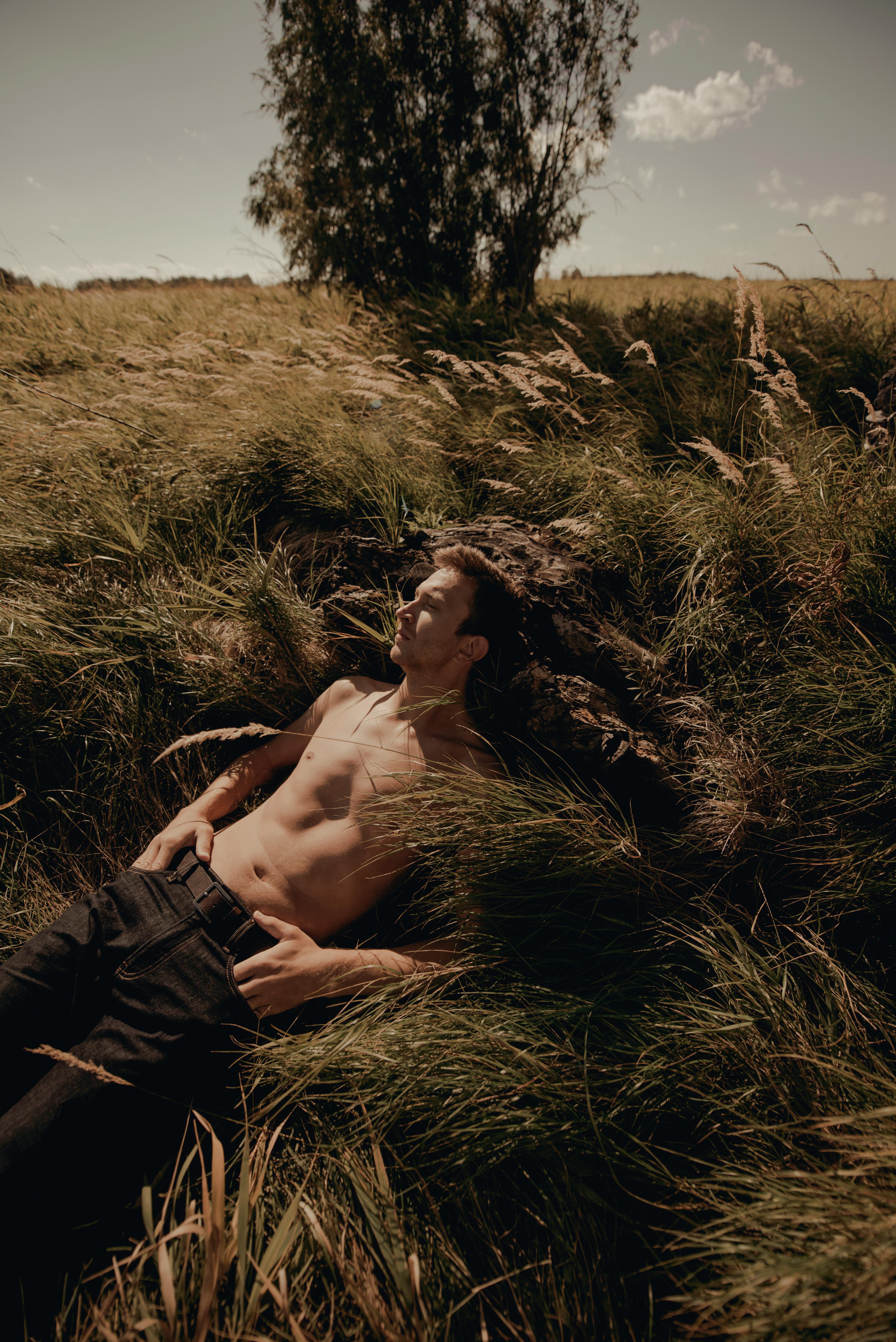 Безкоштовне стокове фото на тему «без сорочки, безтурботний, білошкірий» стокове фото