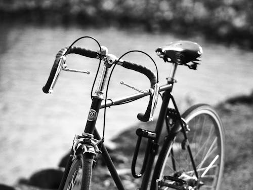 Fotobanka s bezplatnými fotkami na tému bicykel, čierny a biely, kormidlo