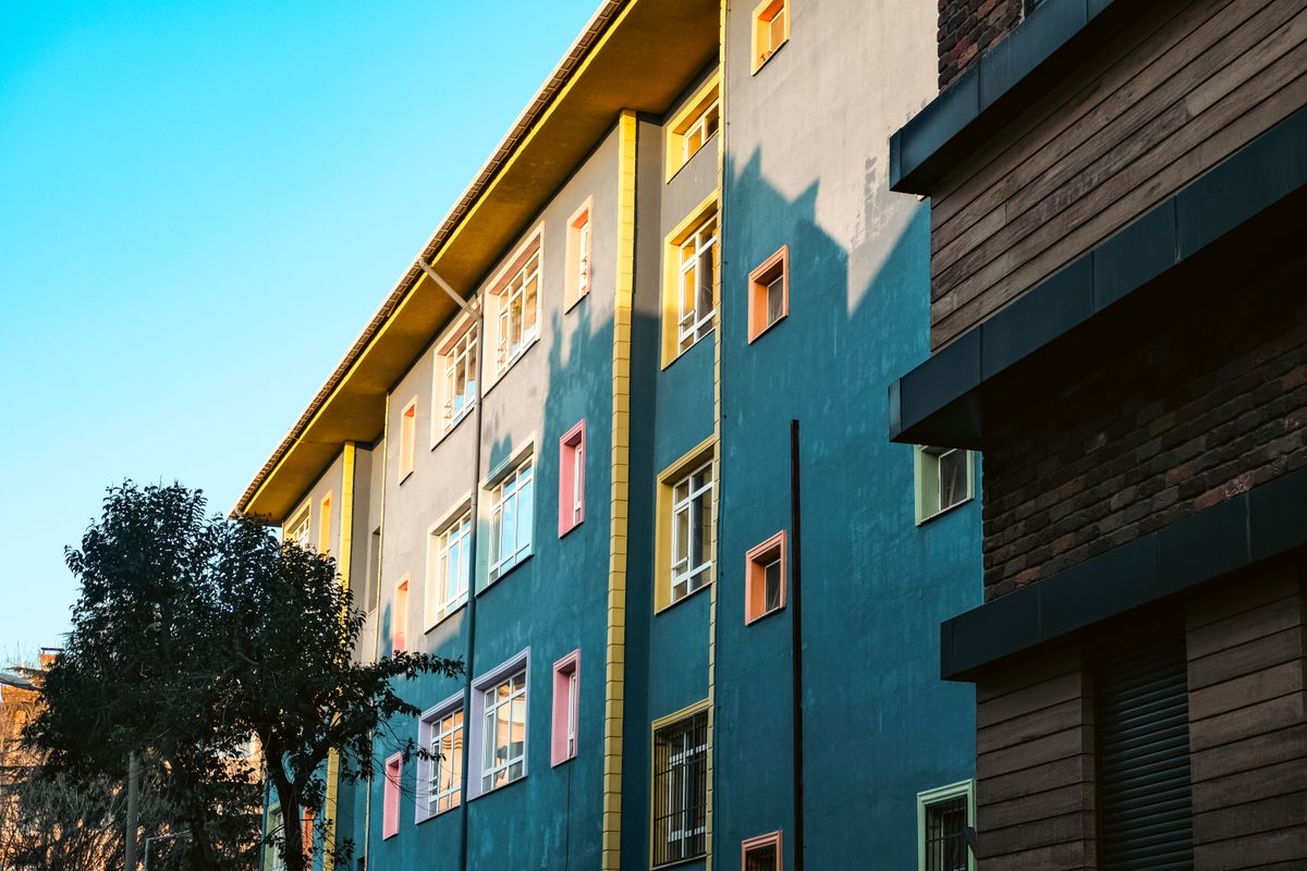 student moves in Sinfin — Loaded properly: blankets, straps and a plan in Sinfin