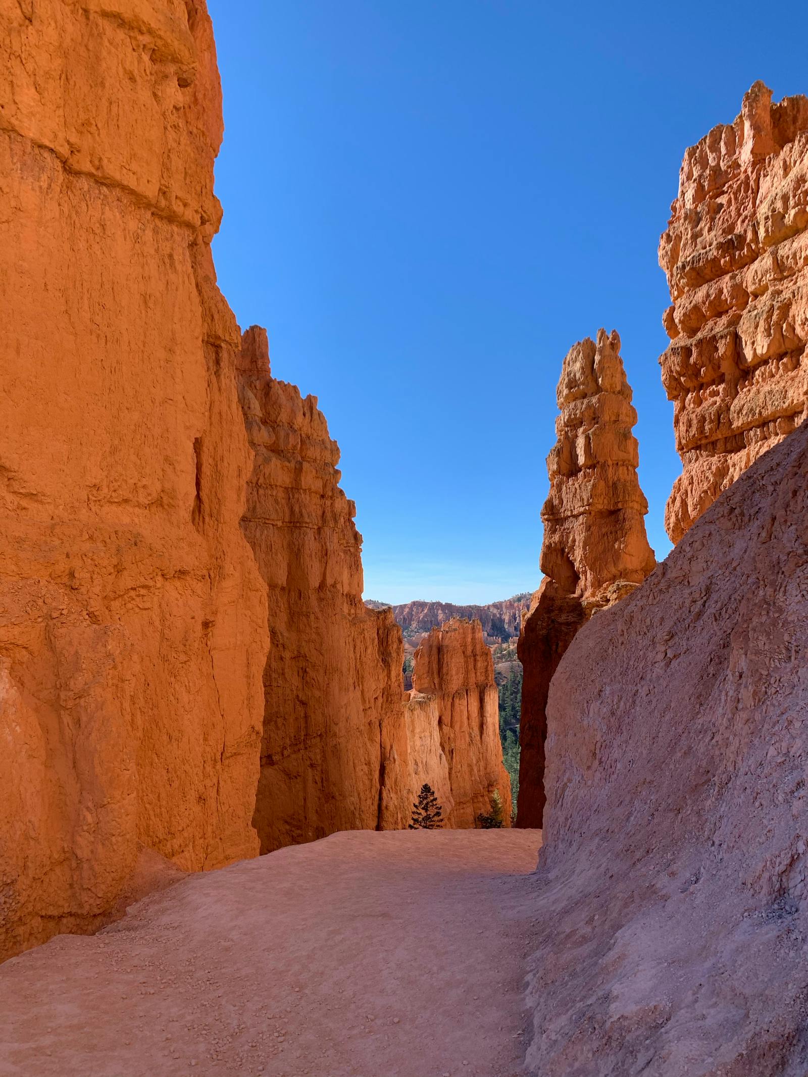 free-photo-of-sandstone-formations-in-ca