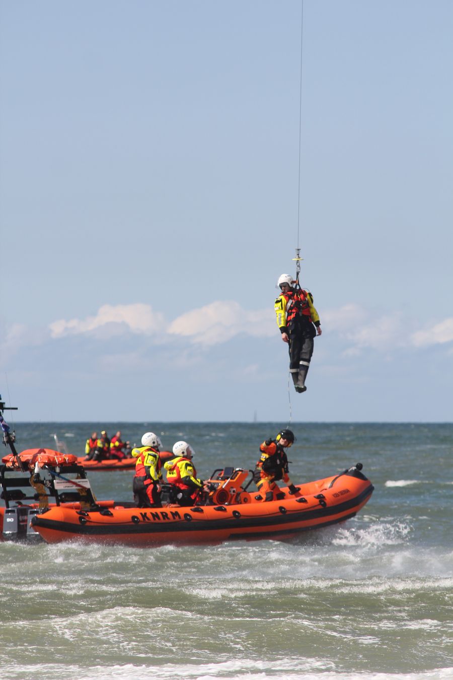 Equipo de rescate acuático en una operación