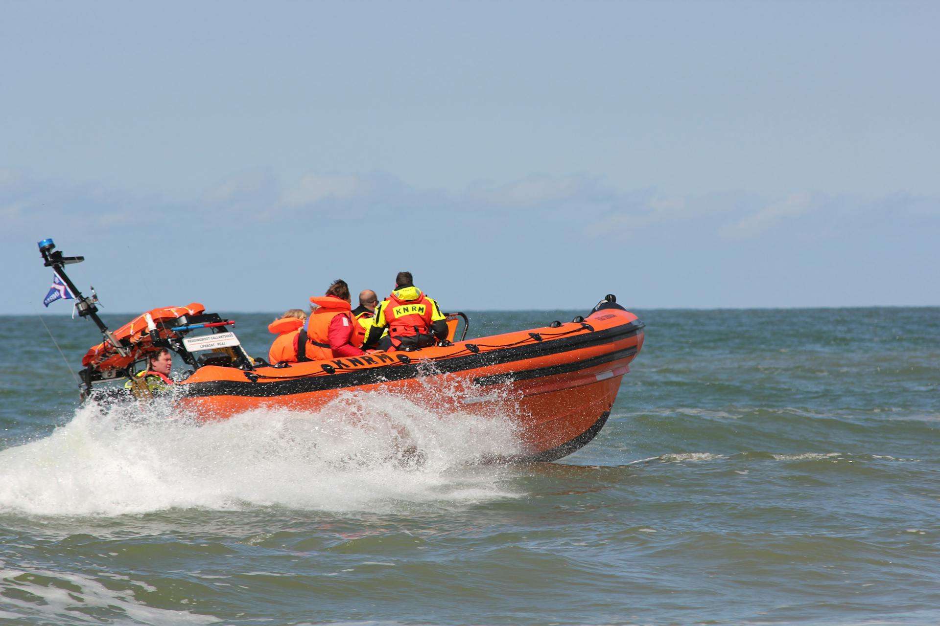 Une équipe de sauvetage en pleine mer