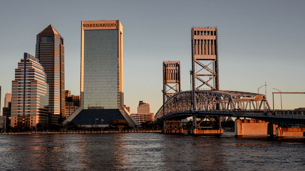 Riverside street and buildings in Jacksonville