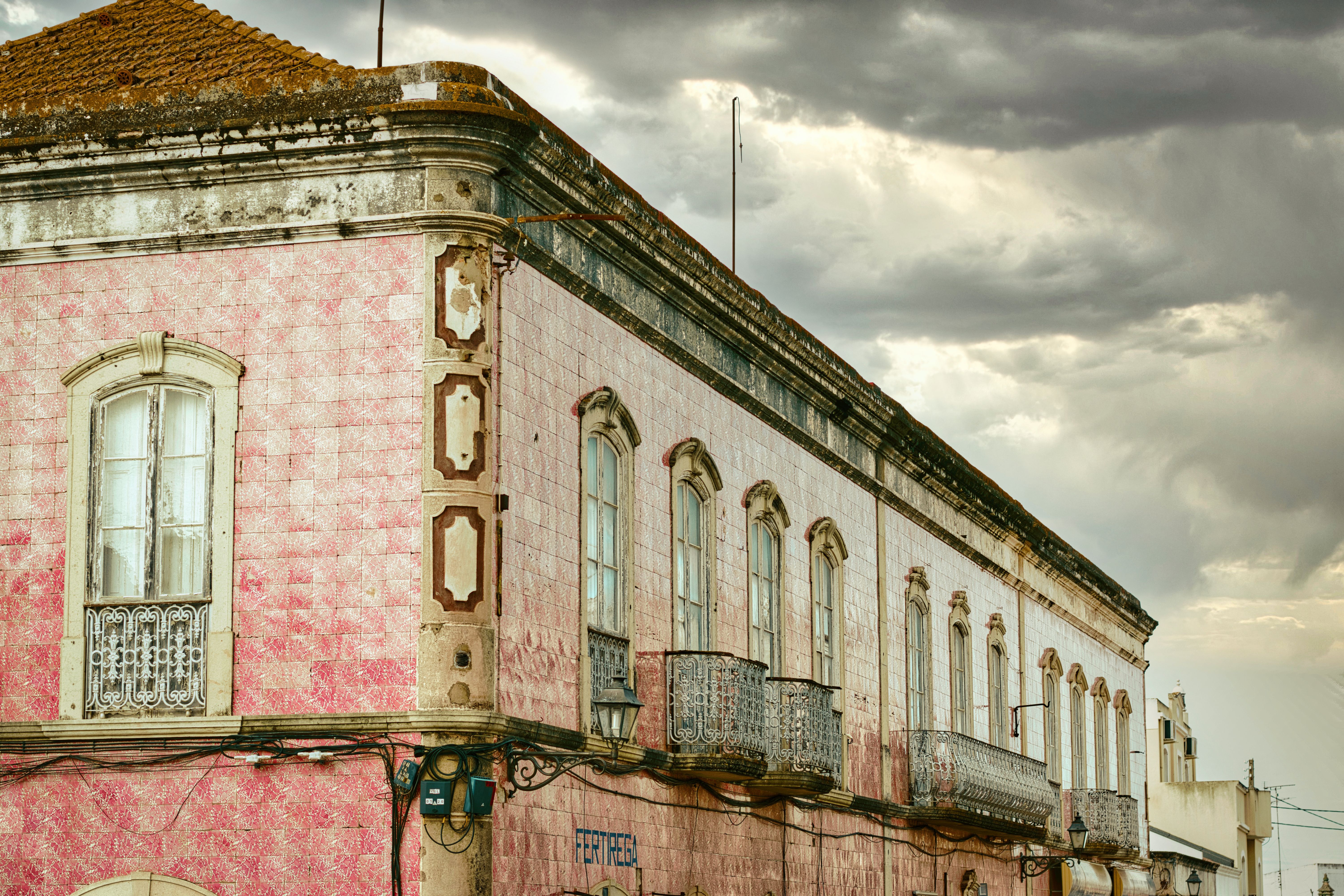 View of a Building Exterior · Free Stock Photo