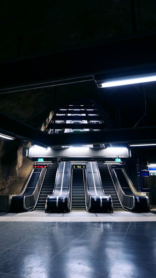Foto d'estoc gratuïta de escales mecàniques, estació, fons