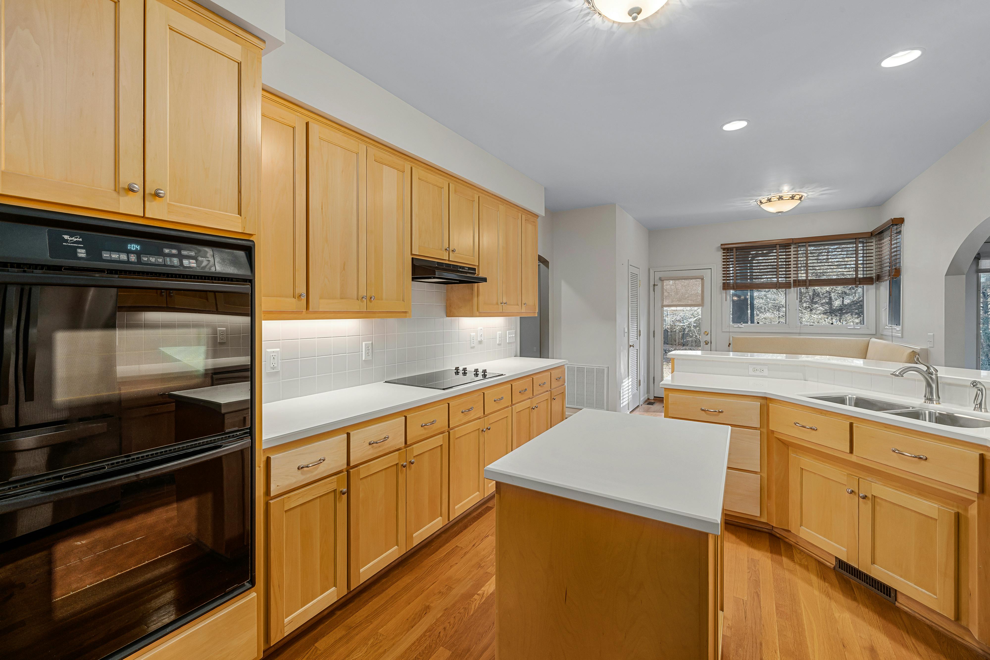 White and store wood kitchen appliances