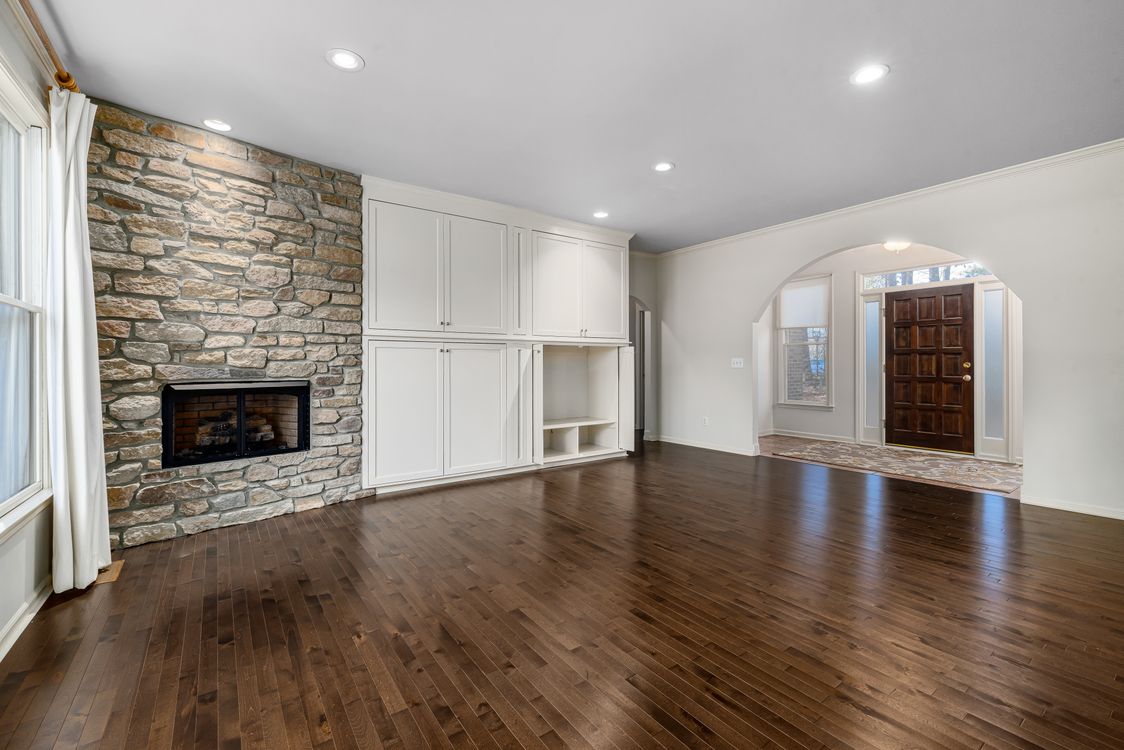 Empty Living Room with with Walls · Free Stock Photo