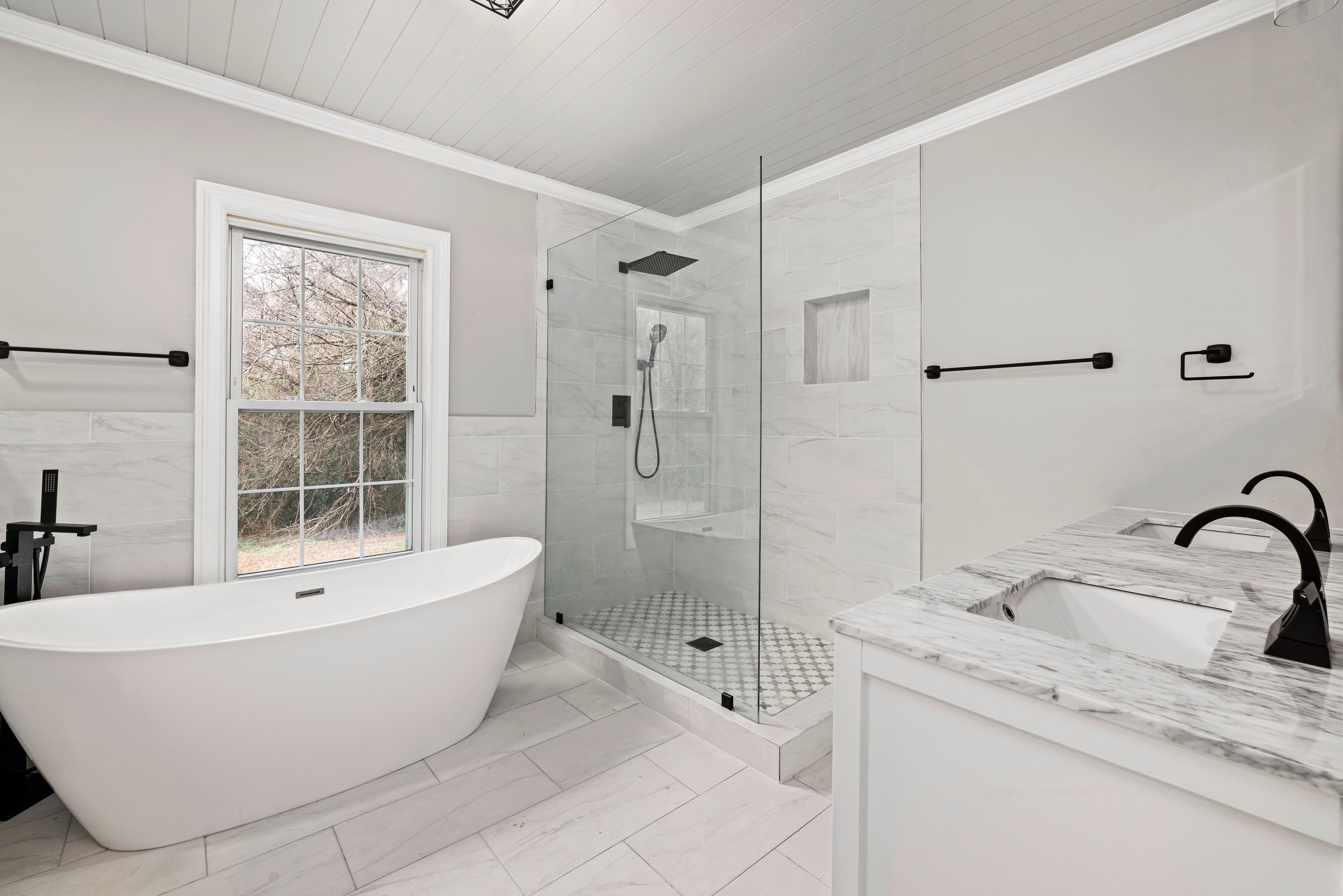 A Bathroom with a Bath Tub and Shower Room · Free Stock Photo